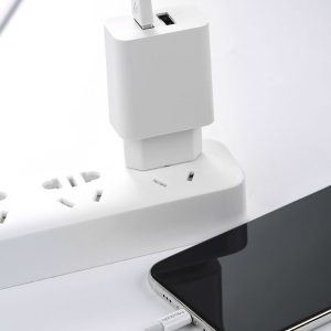 شارژر دیواری مک دودو مدل CH-6720 به همراه کابل تبدیل لایتنینگ