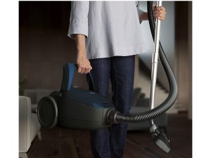 جاروبرقی 2200 وات آ ا گ مدل VX82-1-2ST