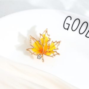 گل سینه زنانه مدل برگ چنار