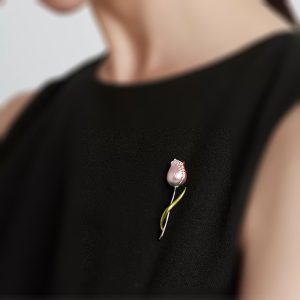 گل سینه زنانه مدل غنچه لاله کد 00696